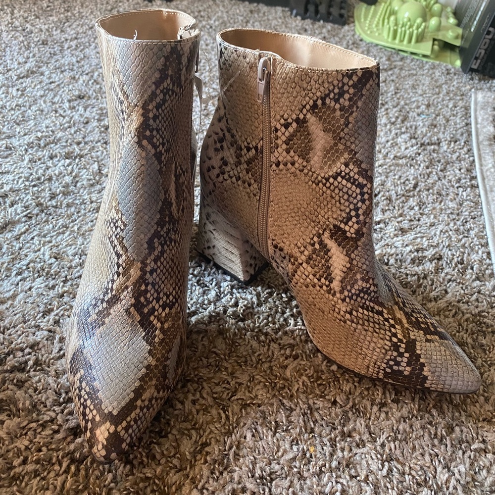 🤎SNAKESKIN BOOTS🤎